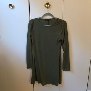 Green long sleeve dress